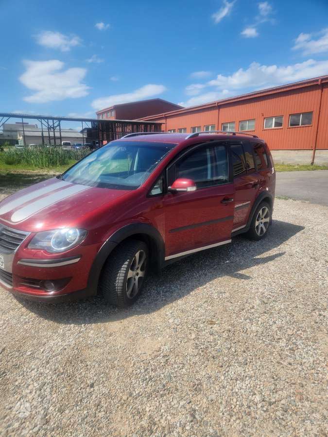 Volkswagen Touran - 1