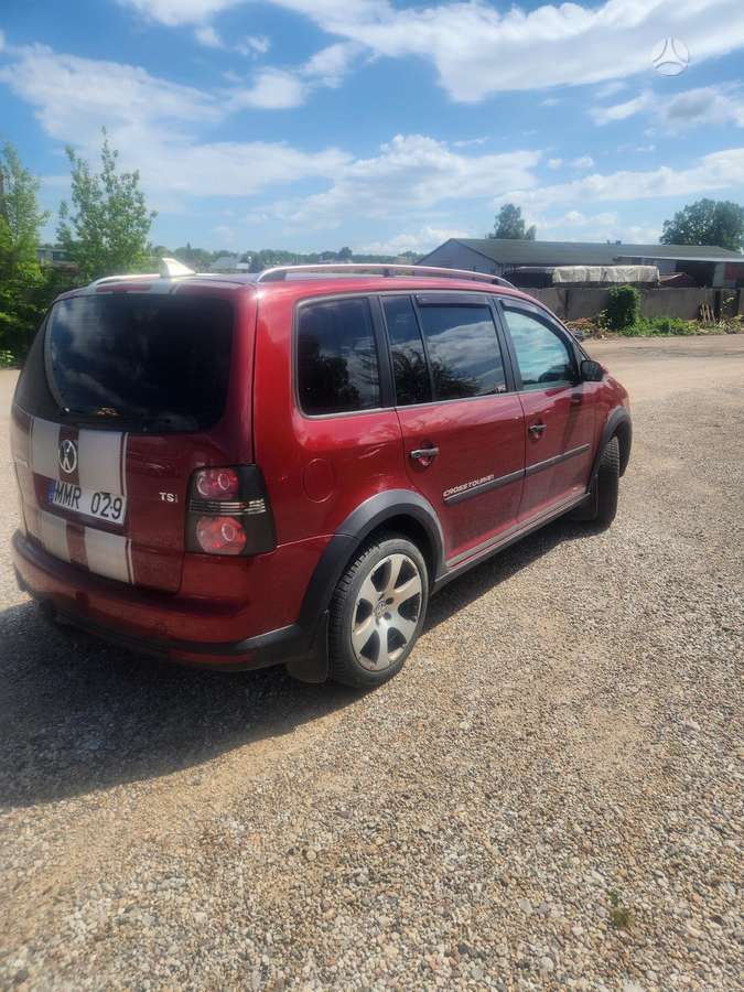 Volkswagen Touran - 4