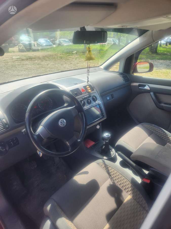 Volkswagen Touran - 5