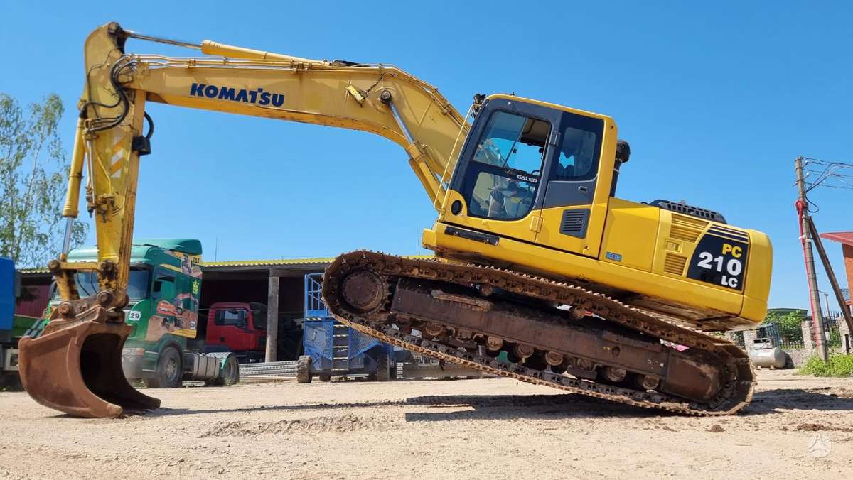 Komatsu PC210 LC-8, ekskavatori