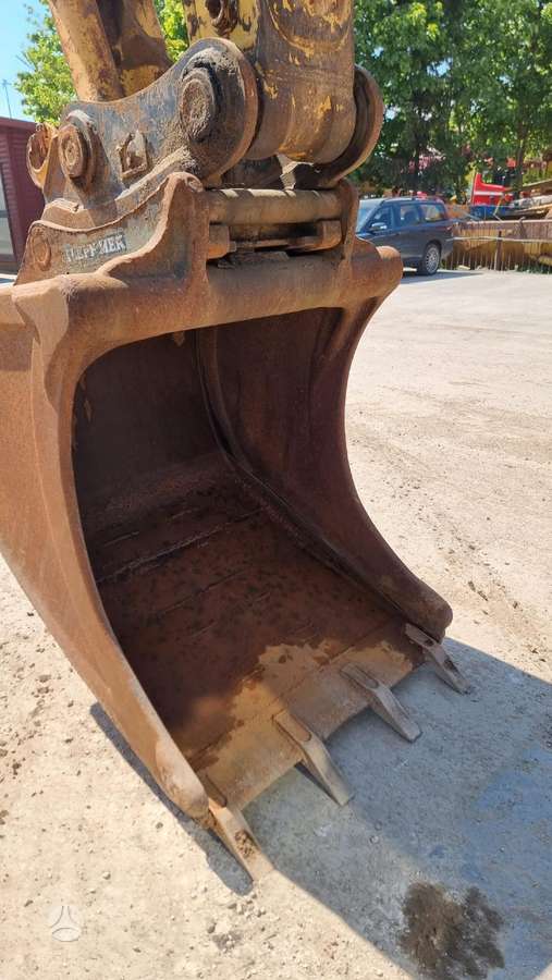Komatsu PC210 LC-8, ekskavatori