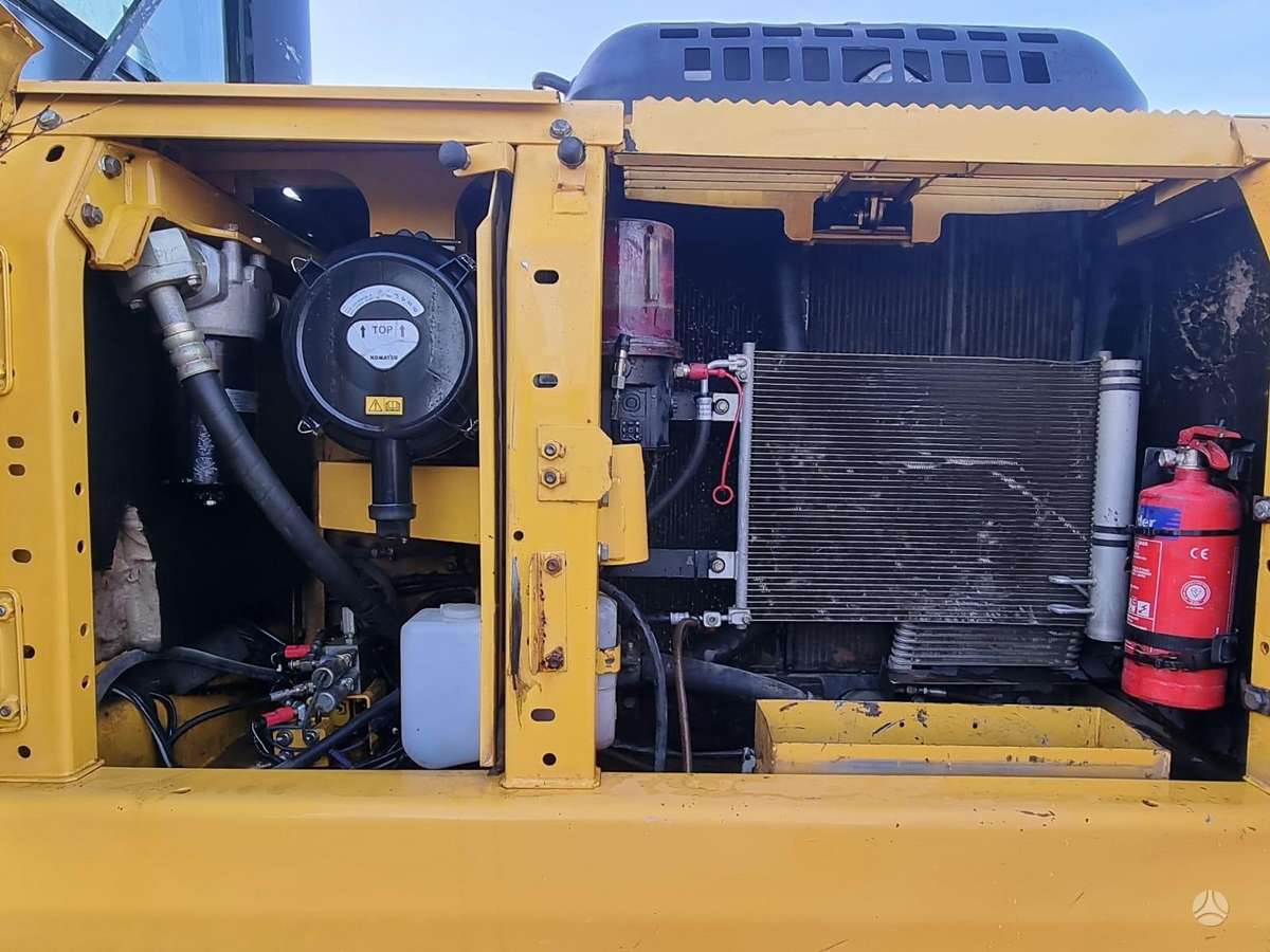 Komatsu PC210 LC-8, ekskavatori