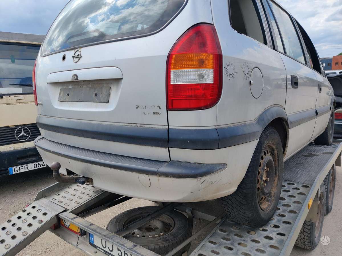 Opel Zafira dalimis