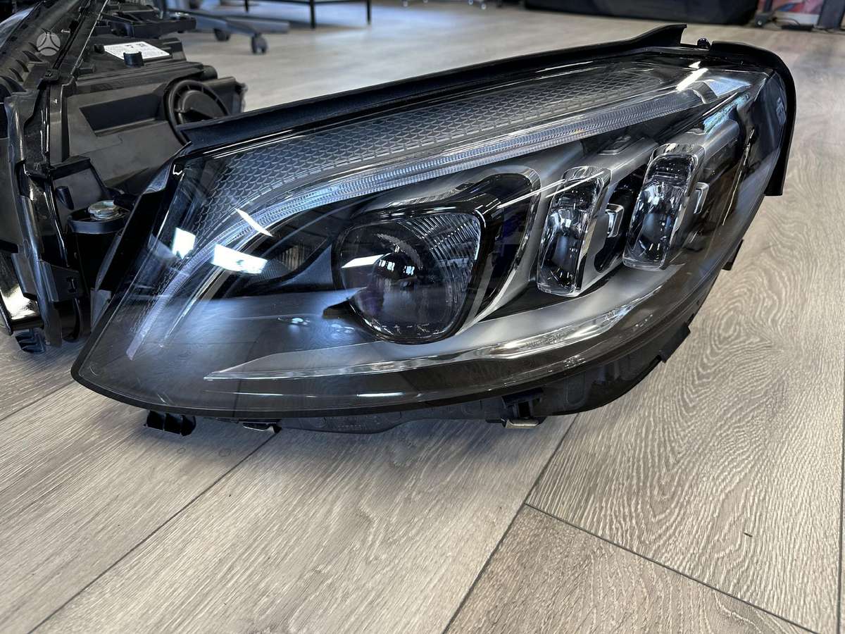 Mercedes-Benz C klasė lights