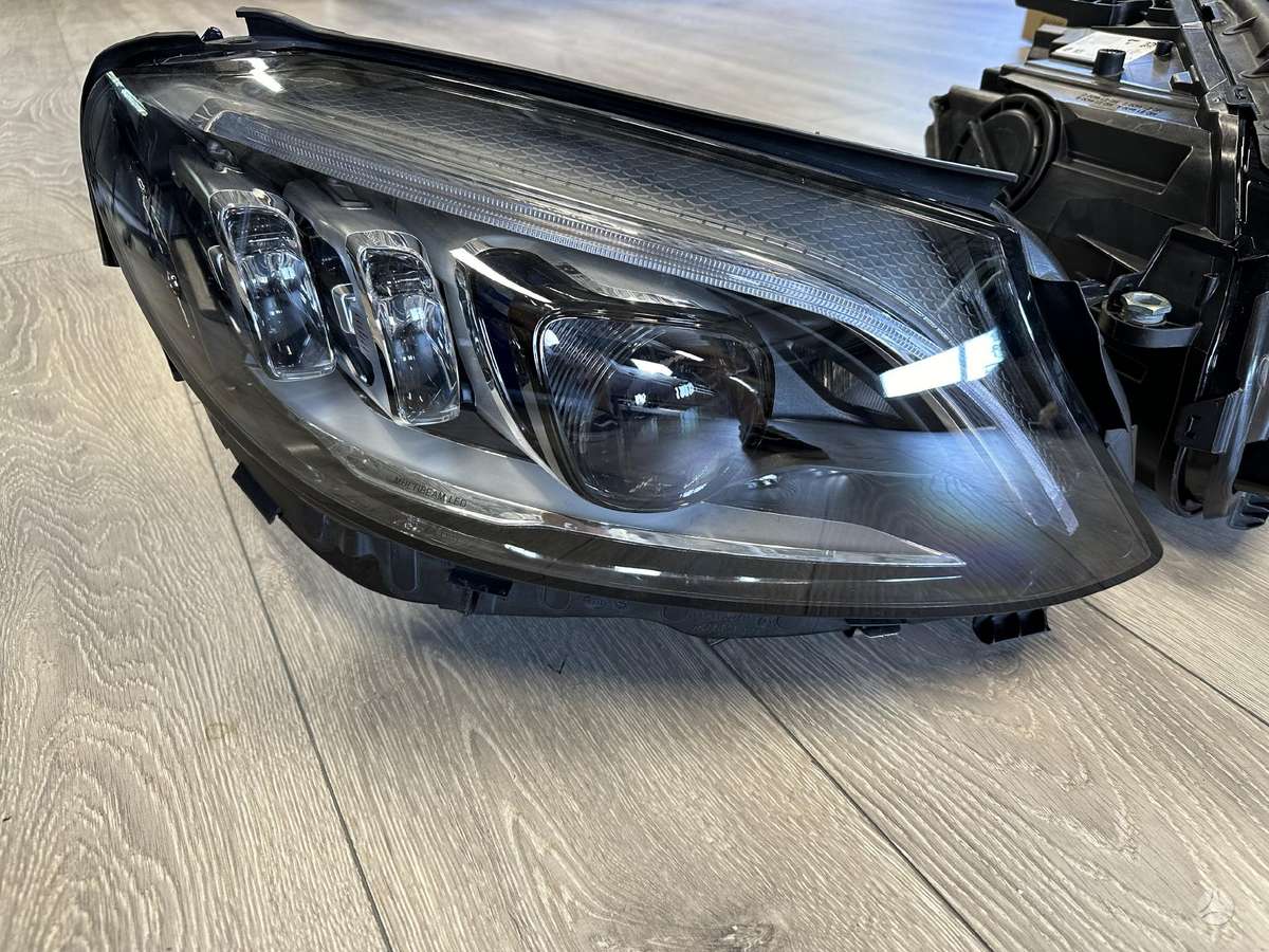 Mercedes-Benz C klasė lights