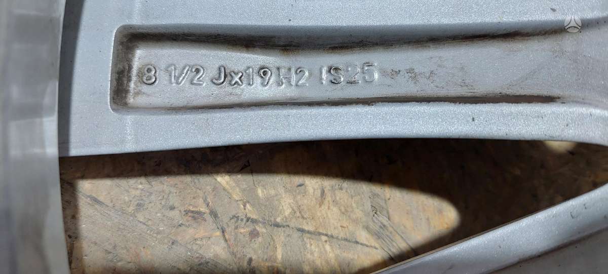BMW 7 serija, 6861225, Cen19432