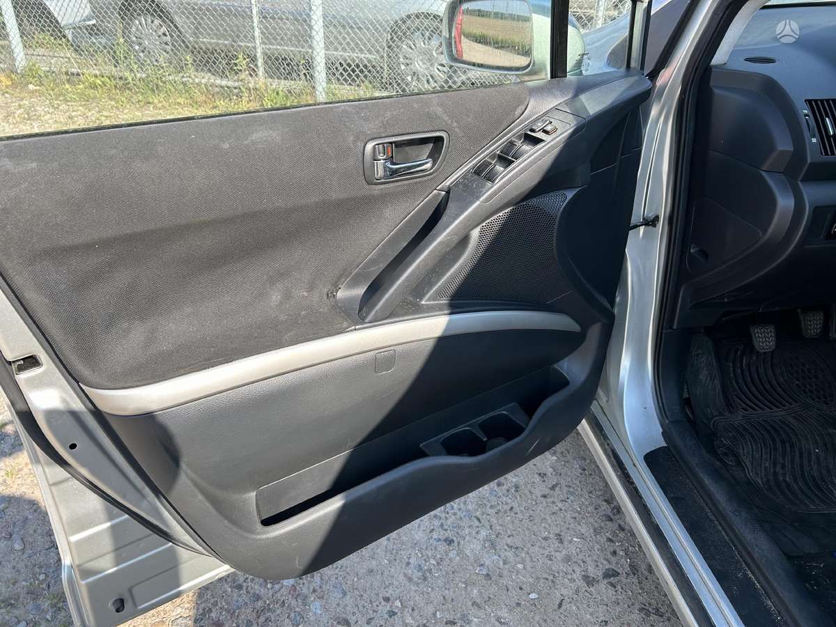 Toyota Corolla Verso dalimis