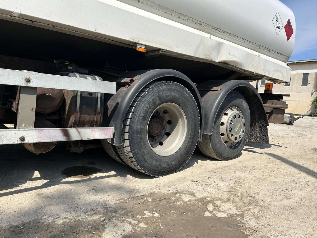 Volvo FM7, autocisternas
