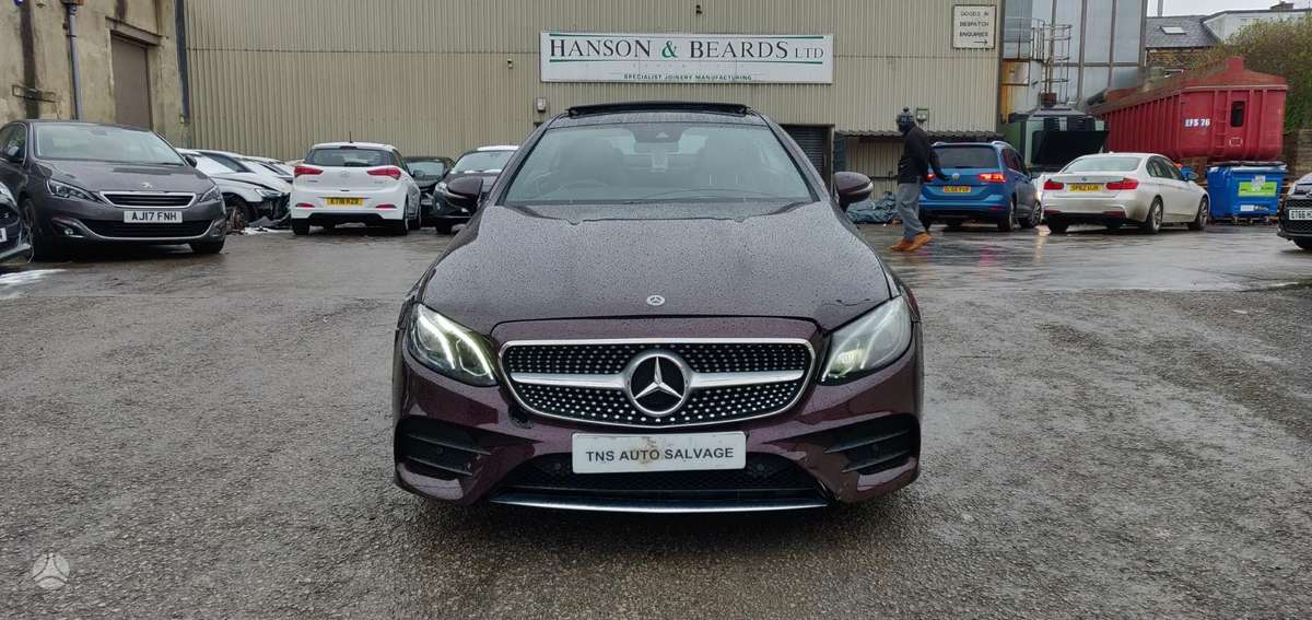 Mercedes-Benz E220 Priekio ratų variklio nėra