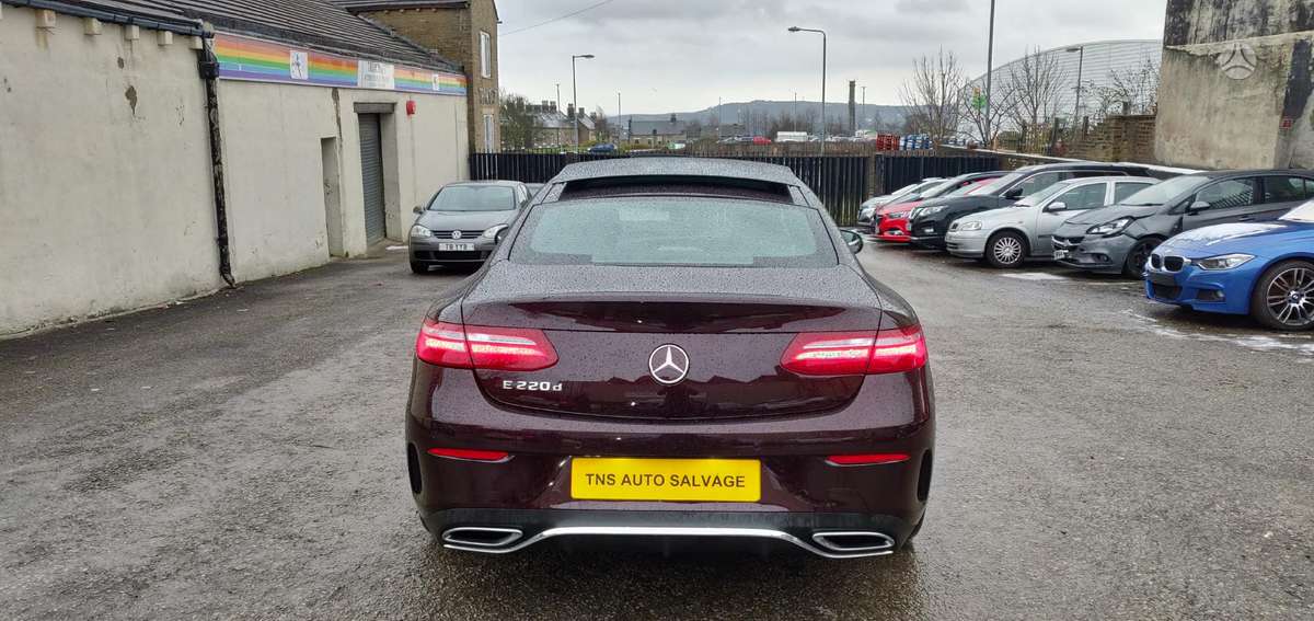 Mercedes-Benz E220 Priekio ratų variklio nėra