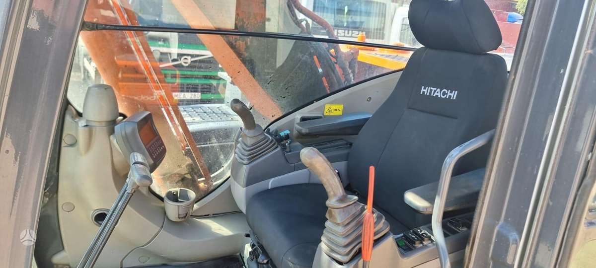 Hitachi ZX 210 LC-3, экскаваторы