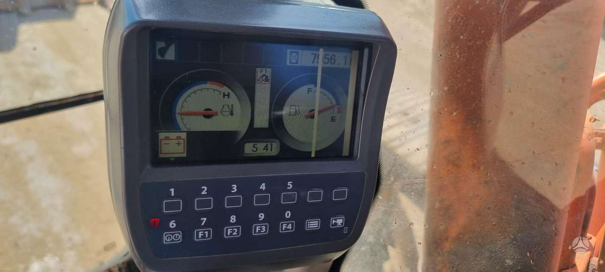 Hitachi ZX 210 LC-3, ekskavatoriai