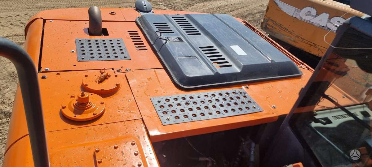 Hitachi ZX 210 LC-3, ekskavatoriai