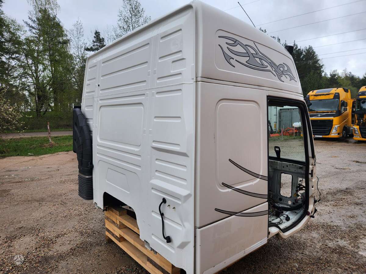 Volvo FM4 Kabina Globetrotter, semi-trailer trucks