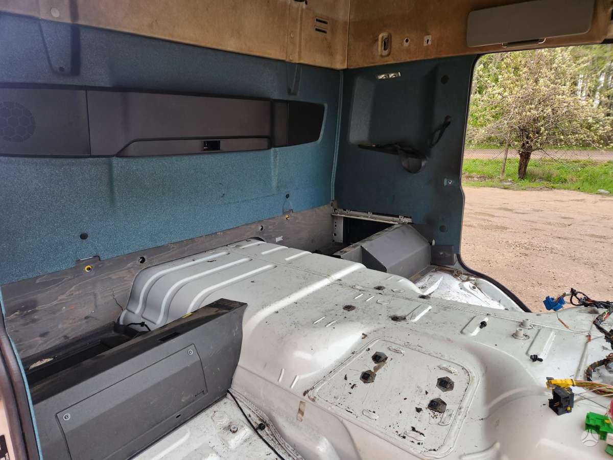 Volvo FM4 Kabina Globetrotter, semi-trailer trucks