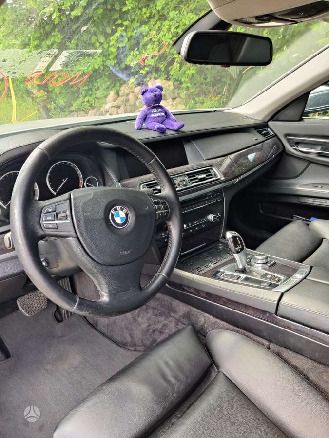 BMW 740, 3.0 l., Седан