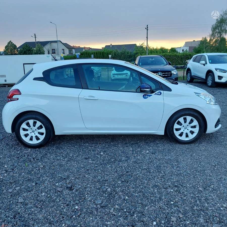 Peugeot 208 - 5