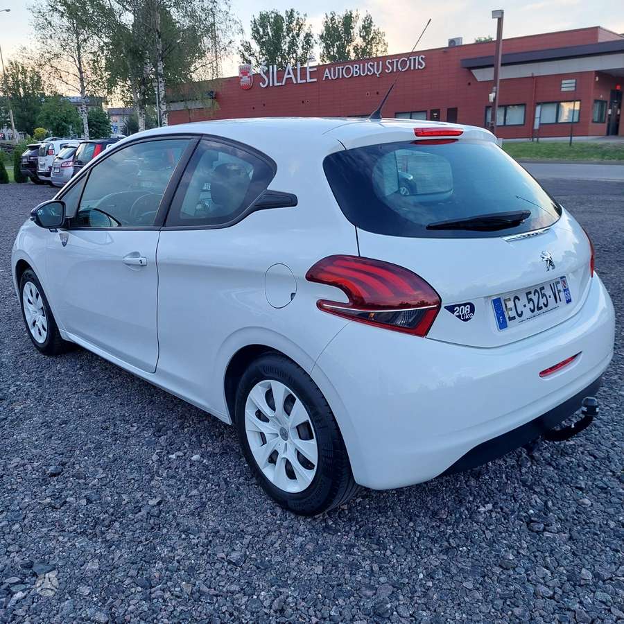 Peugeot 208 - 6