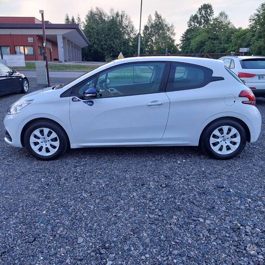 Peugeot 208 - 8