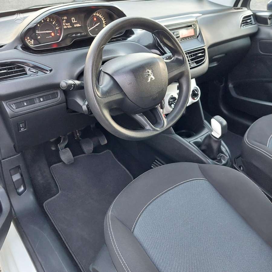 Peugeot 208 - 11