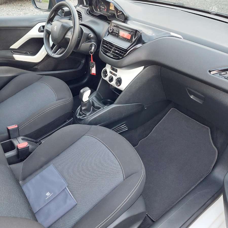 Peugeot 208 - 12