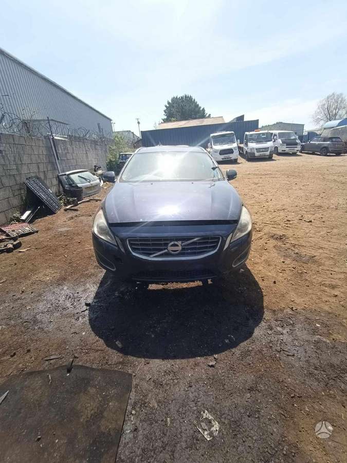 Volvo V60 dalimis