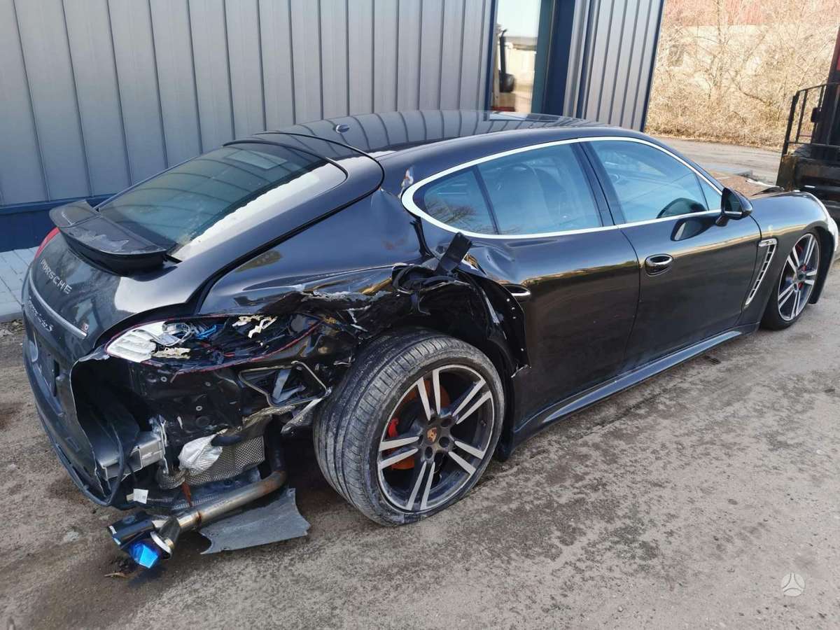 Porsche Panamera по частям