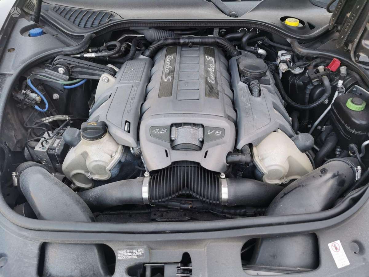 Porsche Panamera dalimis