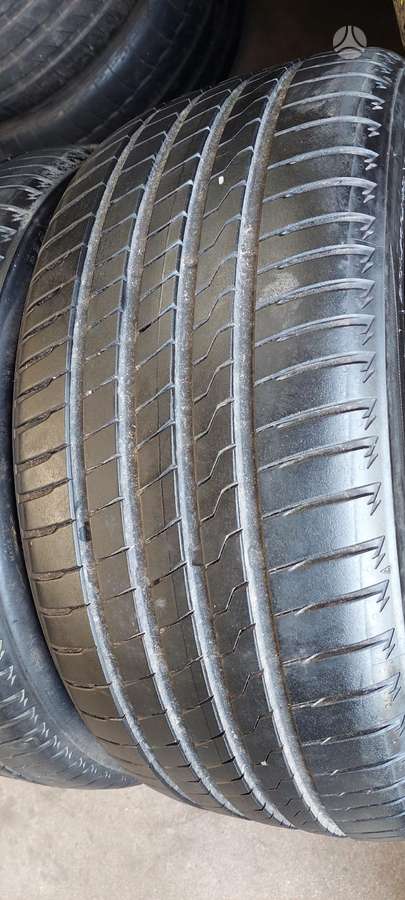 Firestone, summer 235/40 R18