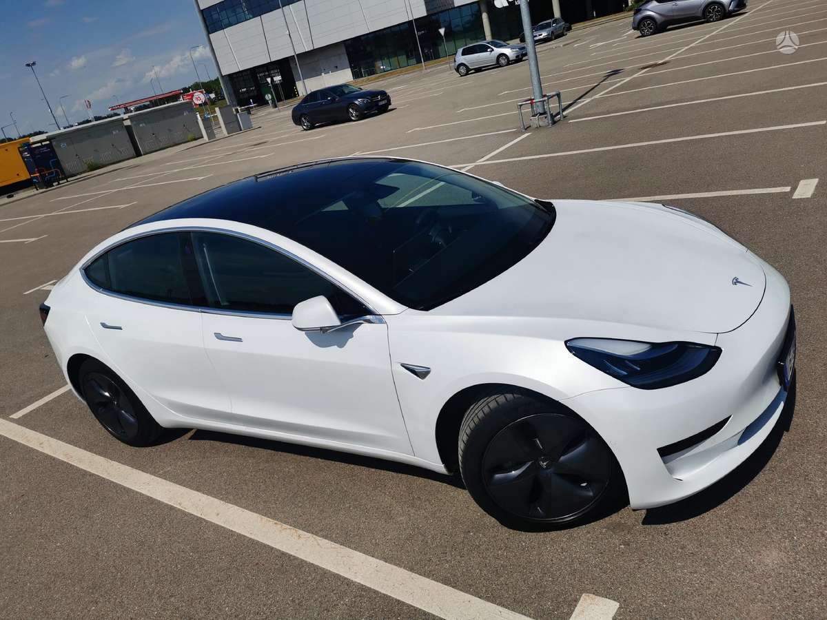 Tesla Model 3, sedans