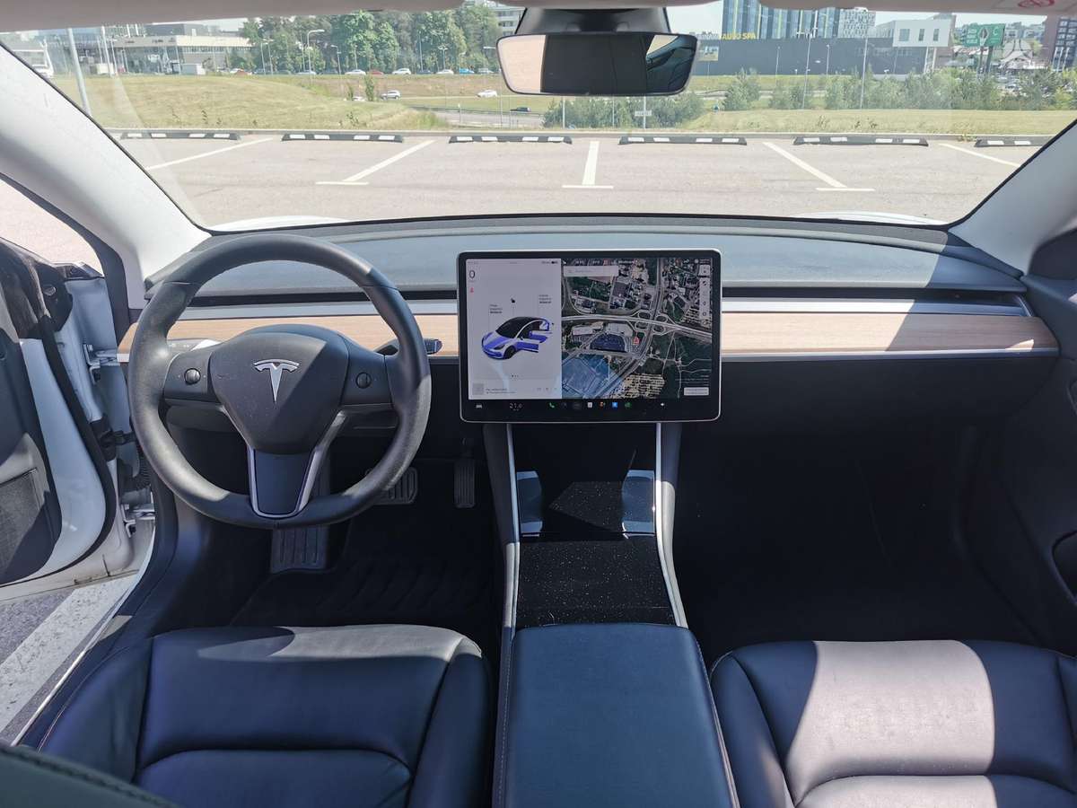 Tesla Model 3, saloon / sedan