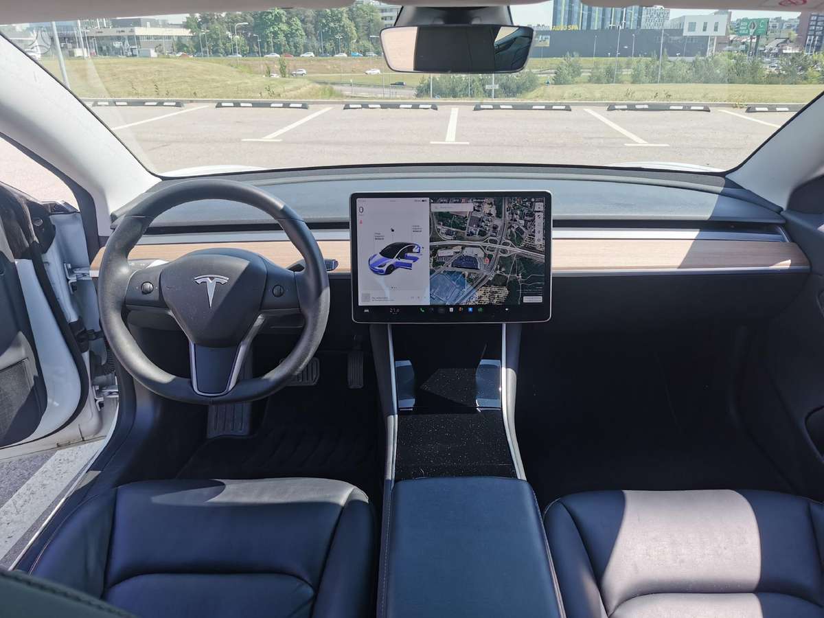 Tesla Model 3, sedans