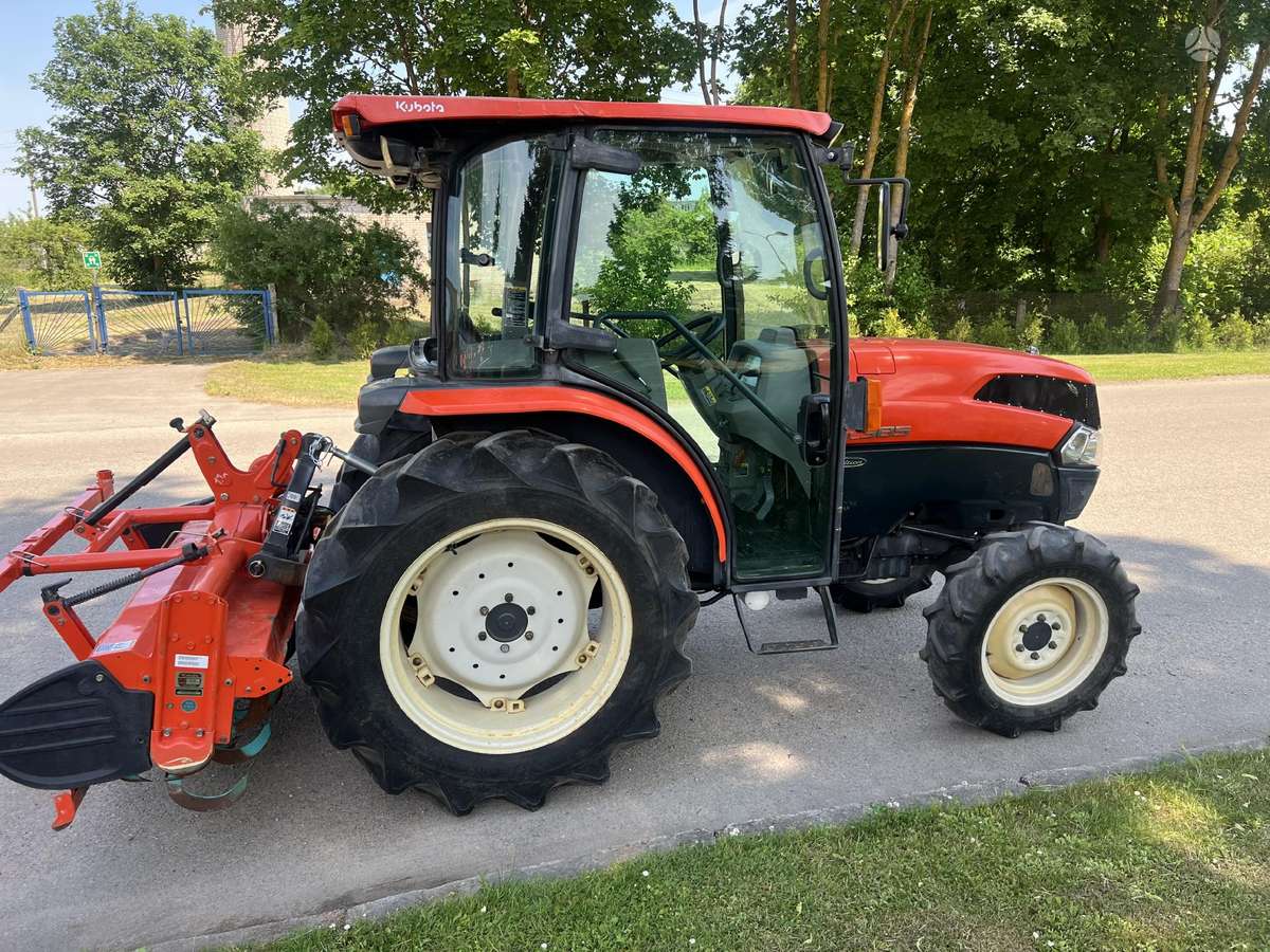 Kubota KL 385, tractors