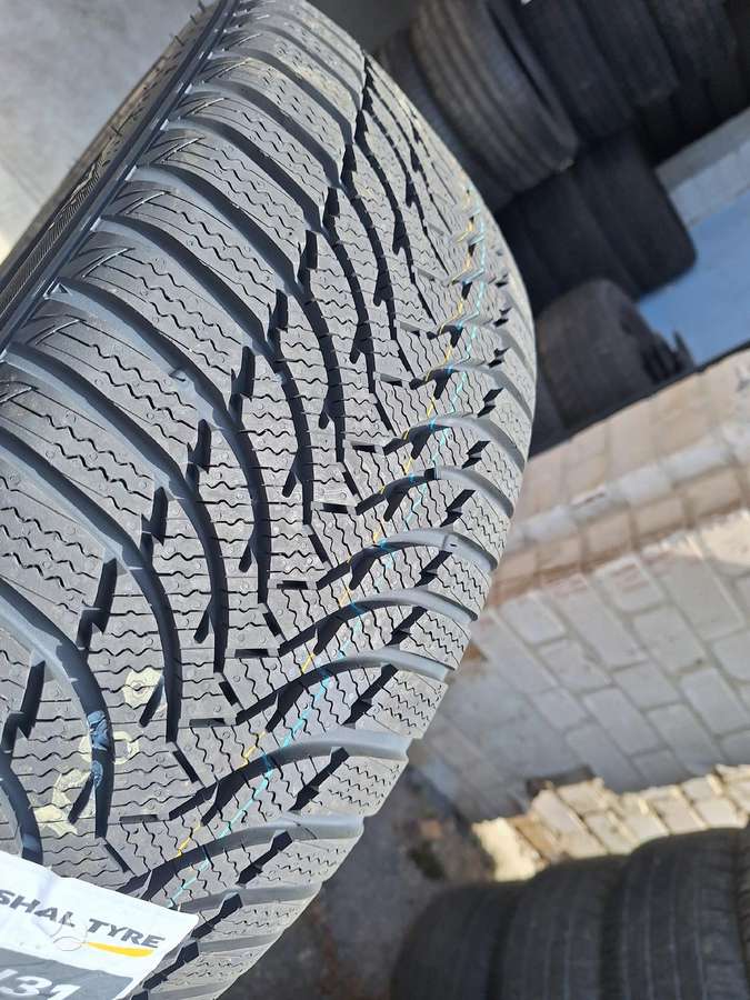 Marshal, winter 215/50 R17