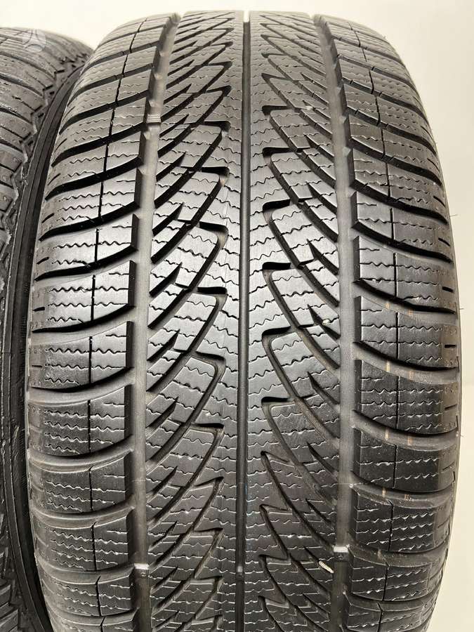 Goodyear UltraGrip 8 Perfomance, winter 225/40 R18