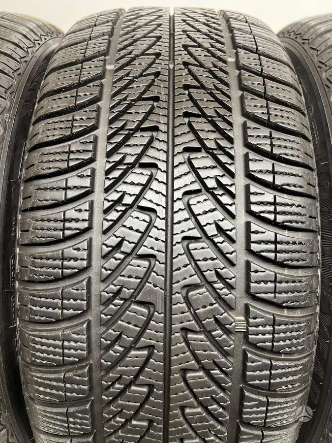 Goodyear UltraGrip 8 Perfomance, winter 225/40 R18