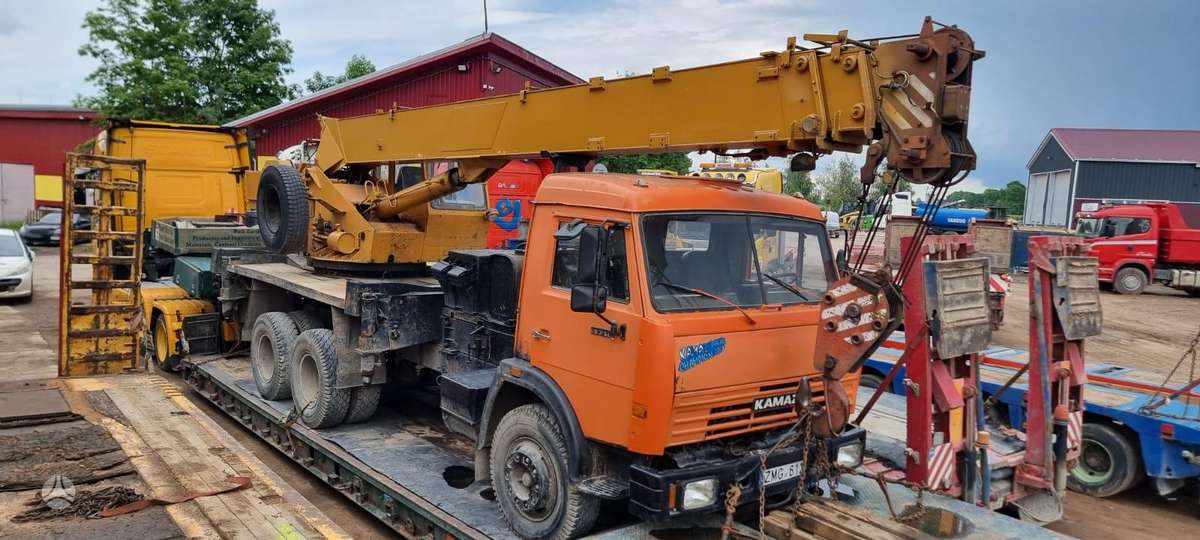 Kamaz 53215, autokrāni