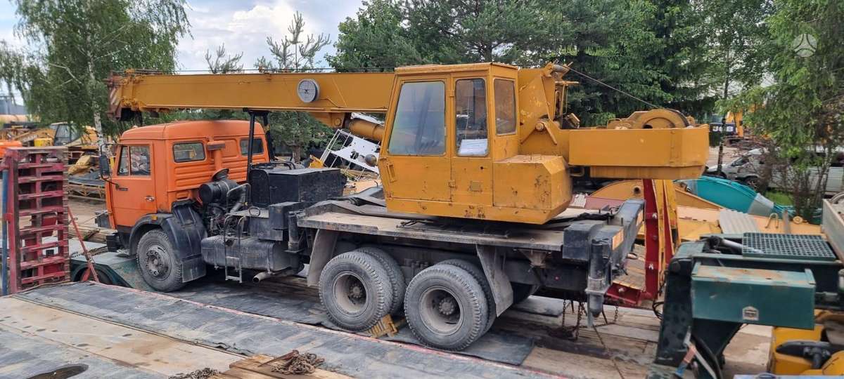 Kamaz 53215, kranai
