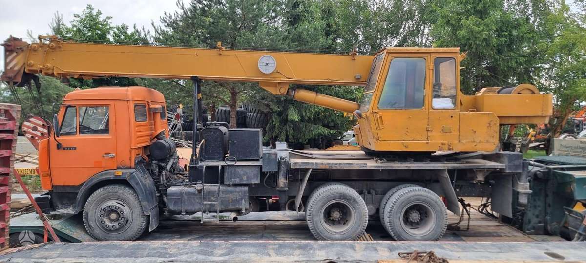 Kamaz 53215, crane
