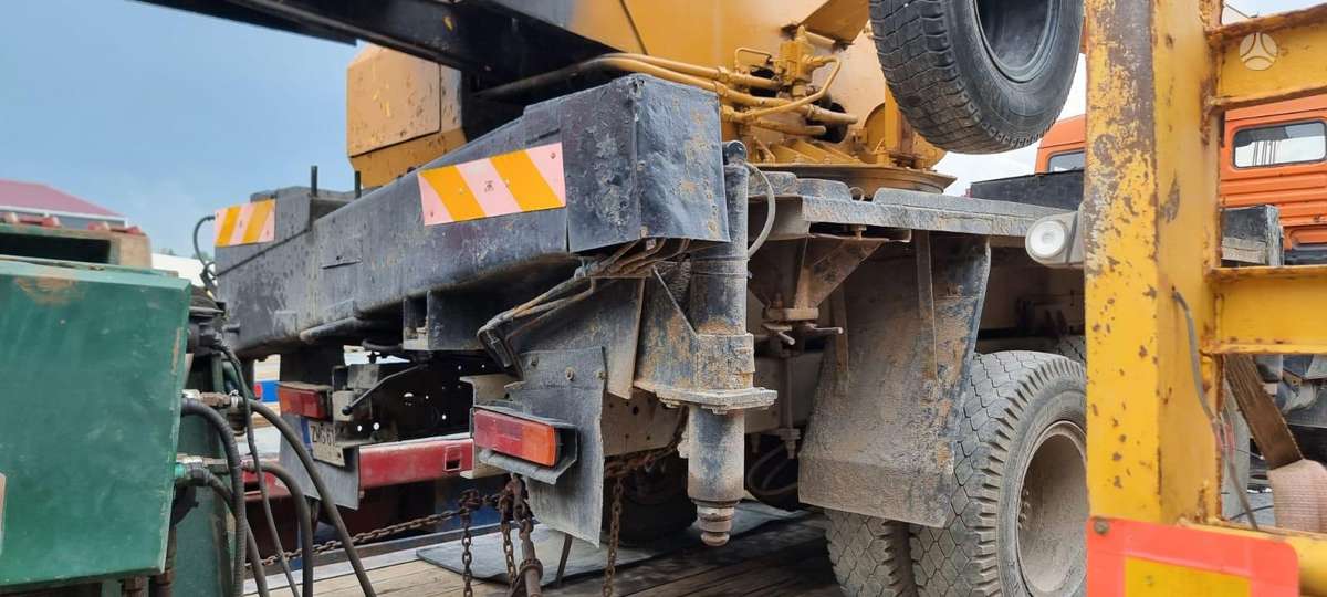 Kamaz 53215, crane
