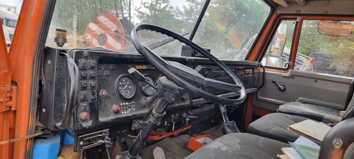 Kamaz 53215, kranai