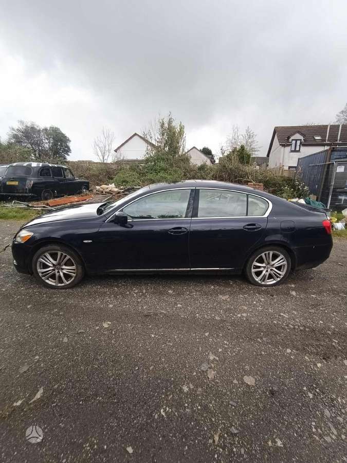 Lexus GS 450h dalimis