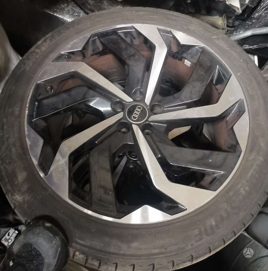 Audi e-tron E tron dalimis r21