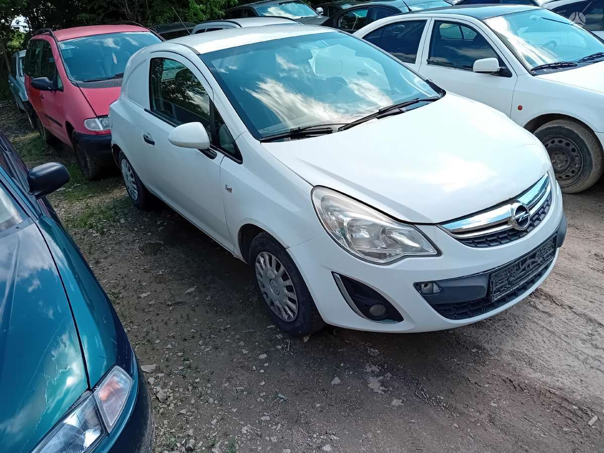 Opel Corsa по частям