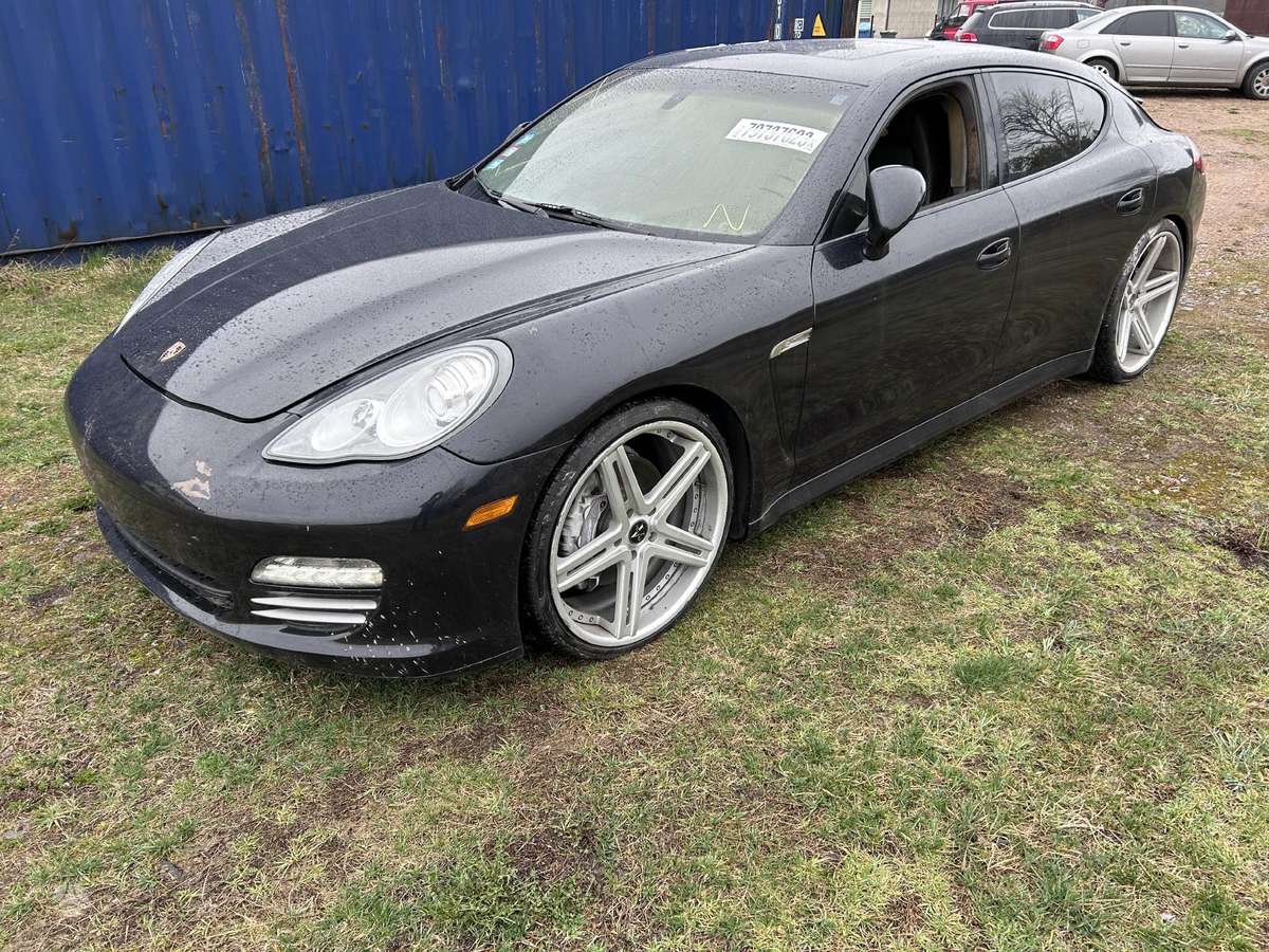 Porsche Panamera dalimis