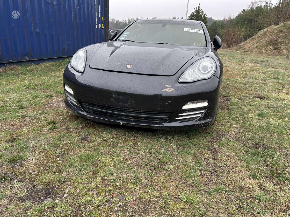 Porsche Panamera dalimis