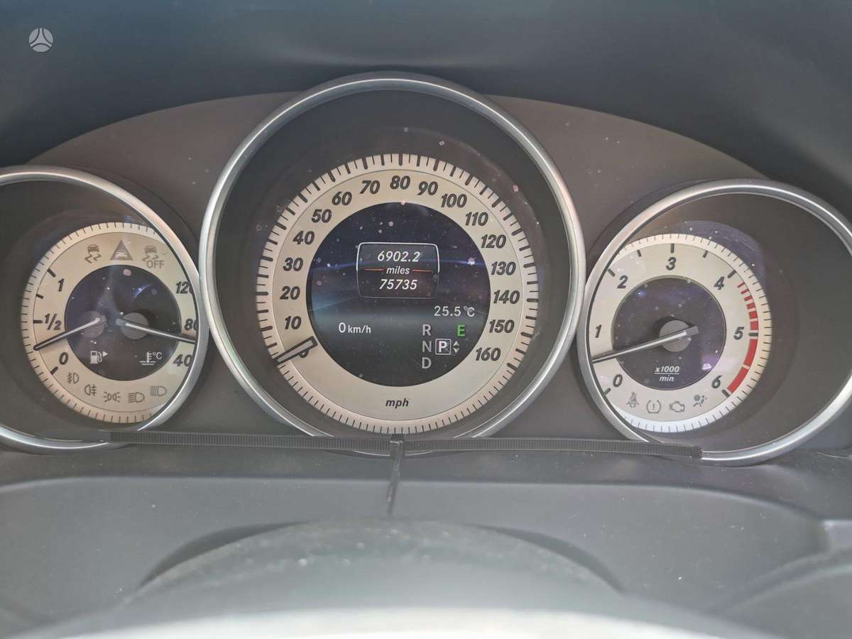 Mercedes-Benz E350 dalimis