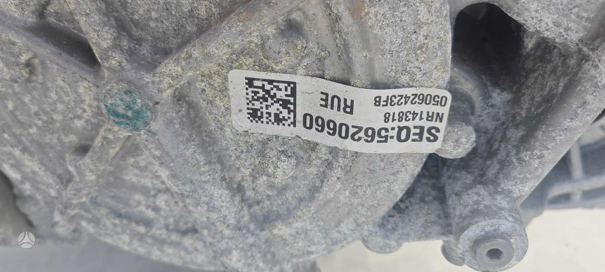 Chrysler Pacifica dzinēja detaļas