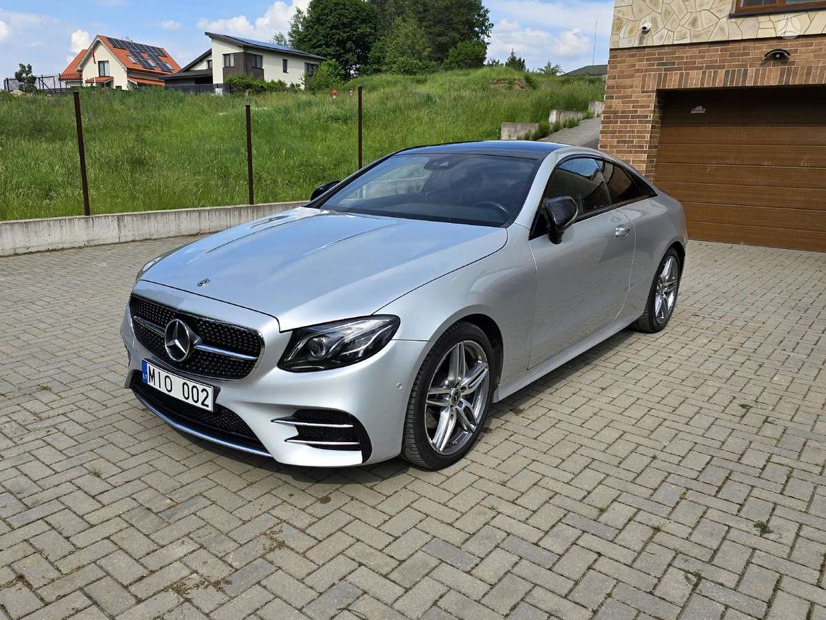 Mercedes-Benz E220, coupe