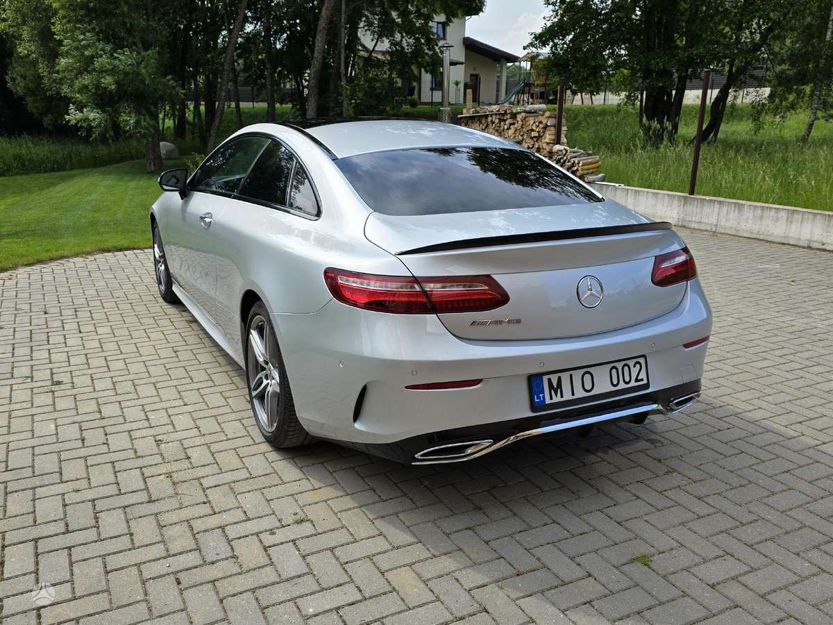 Mercedes-Benz E220, coupe